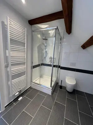 Ein Badezimmer in der Unterkunft Reihenhaus Elbquartier mit 3 SZ