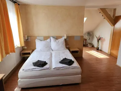Ein Bett oder Betten in einem Zimmer der Unterkunft Pension 7-Eichen 44