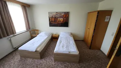 Ein Bett oder Betten in einem Zimmer der Unterkunft Pension 7-Eichen 44