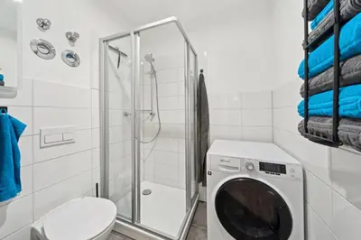 Ein Badezimmer in der Unterkunft DresdenStay gemütlich und modern mit Kamin und PS4