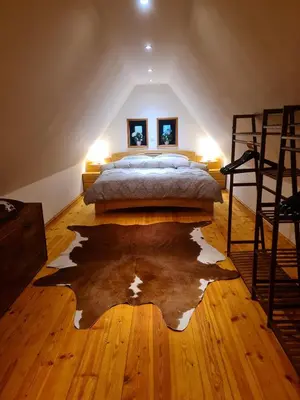 Ein Bett oder Betten in einem Zimmer der Unterkunft Gästehaus zum Rosengarten
