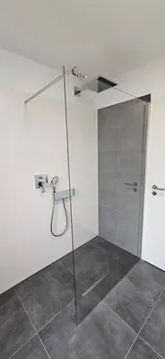 Ein Badezimmer in der Unterkunft Bergidylle- Saniert und Hochwertig mit Massivholzmöbeln, Sonnenterrasse in der Natur, fußgängig ins Zentrum