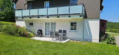 Ein Garten an der Unterkunft Bergidylle- Saniert und Hochwertig mit Massivholzmöbeln, Sonnenterrasse in der Natur, fußgängig ins Zentrum