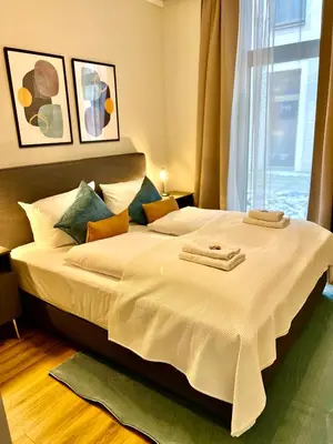 Ein Bett oder Betten in einem Zimmer der Unterkunft Cozy Voyage - Frauenkirche 1 - Zentral und ruhig