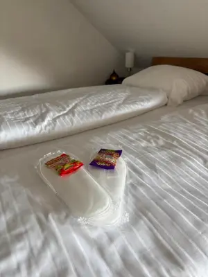 Ein Bett oder Betten in einem Zimmer der Unterkunft Zentrales, modernes Apartment mit Balkon, Küche & Garage