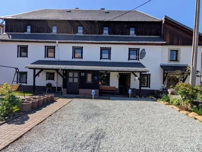 Das Gebäude in dem sich die Ferienwohnung befindet