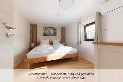 Ein Bett oder Betten in einem Zimmer der Unterkunft CASA BENJI - Familienfreundliche FeWo - Landhausstil - Garten - Parkplatz