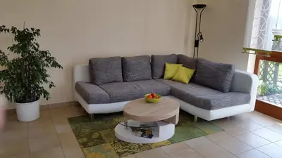Ein Sitzbereich in der Unterkunft Ferienwohnung Glückswiese
