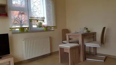 Ein Sitzbereich in der Unterkunft Ferienwohnung Glückswiese
