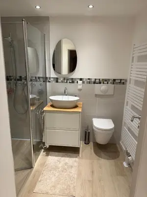 Ein Badezimmer in der Unterkunft Ferienwohnung Lucy - Moderne Ferienwohnung mit kostenlosem Parkplatz, Terrasse, nahe Bad Schandau und Malerweg