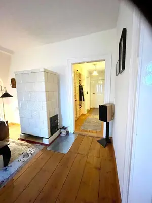 TV/Unterhaltungsangebot in der Unterkunft Stadtvilla Oscar 2 OG - Stilvoll sanierte Altbauwohnung in denkmalgeschützter Stadtvilla nahe Elbradweg