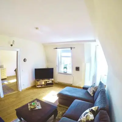 Stadtvilla Oscar 2 OG - Stilvoll sanierte Altbauwohnung in denkmalgeschützter Stadtvilla nahe Elbradweg