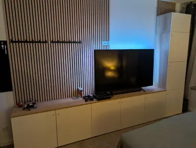TV/Unterhaltungsangebot in der Unterkunft Helles Studio mit Arbeitsplatz und Balkon