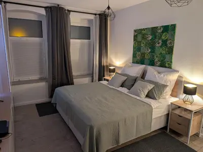 Ein Bett oder Betten in einem Zimmer der Unterkunft Helles Studio mit Arbeitsplatz und Balkon