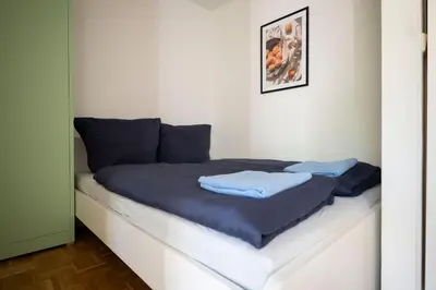Ein Bett oder Betten in einem Zimmer der Unterkunft Ruhig und zentral mit Balkon