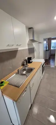 Küche/Küchenzeile in der Unterkunft Seyfarthrooms - Monteurwohnung Großröhrsdorf 3 - zentrale Lage, gute Anbindung, ideal für 2 Personen