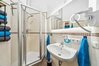 Ein Badezimmer in der Unterkunft DresdenStay gemütlich Nähe Zentrum und Elbe Kamin PS4