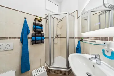 Ein Badezimmer in der Unterkunft DresdenStay gemütlich Nähe Zentrum und Elbe Kamin PS4