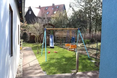 Ein Kinderspielbereich in der Unterkunft Ferienhaus mit Garten und Tor zur Dresdner Heide