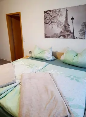 Ein Bett oder Betten in einem Zimmer der Unterkunft Großzügige, komfortable Wohnung