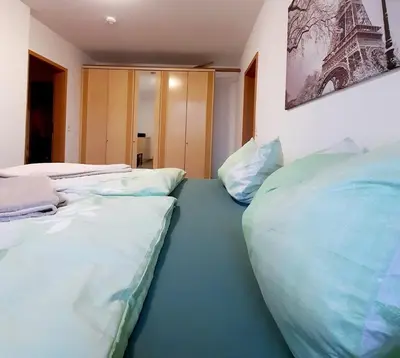Ein Bett oder Betten in einem Zimmer der Unterkunft Großzügige, komfortable Wohnung