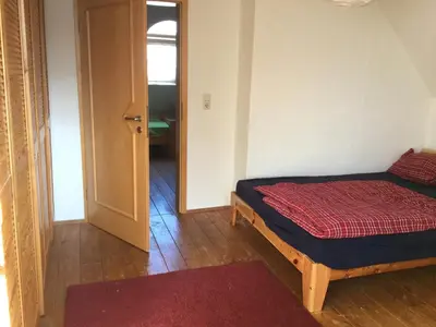 Ein Bett oder Betten in einem Zimmer der Unterkunft Schöne 150 qm-Wohnung in Jugendstil-Villa