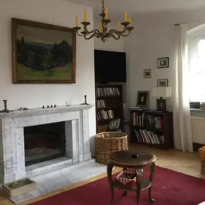 Schöne 150 qm-Wohnung in Jugendstil-Villa
