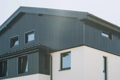 Das Gebäude in dem sich die Ferienwohnung befindet