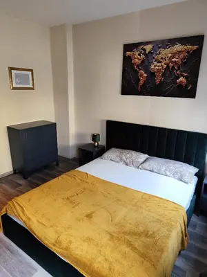 Ein Bett oder Betten in einem Zimmer der Unterkunft Golden Hop Apartments
