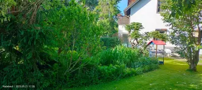 Ein Garten an der Unterkunft Pension Kaden