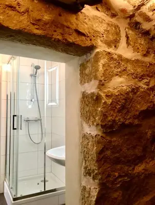 Ein Badezimmer in der Unterkunft Charmante Ferienwohnung 1 im Schmöllerhäuschen