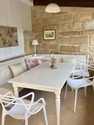 Ein Sitzbereich in der Unterkunft Charmante Ferienwohnung 1 im Schmöllerhäuschen