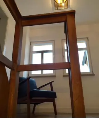 Ein Sitzbereich in der Unterkunft Charmante Ferienwohnung 2 im Schmöllerhäuschen