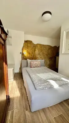 Ein Bett oder Betten in einem Zimmer der Unterkunft Kleines Natursteinapartment 4 für 1 Person