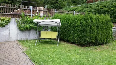 Ein Garten an der Unterkunft Ferienhaus Dönschten