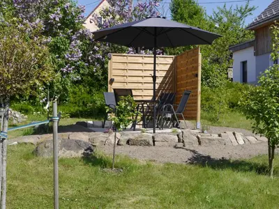 Ein Garten an der Unterkunft Ferienwohnung Am Teich