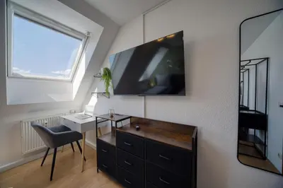 TV/Unterhaltungsangebot in der Unterkunft DresdenStay 3 Schlafzimmer 2 Bäder Balkon Kamin PS4