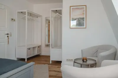 Ein Sitzbereich in der Unterkunft One4Five Apartments, Strandhaus, gemütliches Wohnen in Dresden