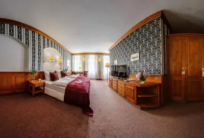 Ein Bett oder Betten in einem Zimmer der Unterkunft Akzent Hotel Goldner Hirsch