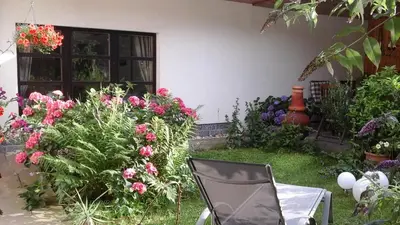 Ein Garten an der Unterkunft Ferienwohnung Nessler