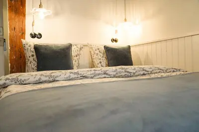 Ein Bett oder Betten in einem Zimmer der Unterkunft Urlaubsfreude Biedermann Haus Blumenglück - Vergissmeinnicht