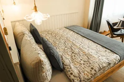 Ein Bett oder Betten in einem Zimmer der Unterkunft Urlaubsfreude Biedermann Haus Blumenglück - Vergissmeinnicht
