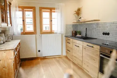 Küche/Küchenzeile in der Unterkunft Urlaubsfreude Biedermann Haus Blumenglück - Vergissmeinnicht