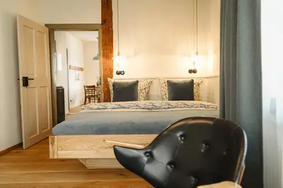 Ein Bett oder Betten in einem Zimmer der Unterkunft Urlaubsfreude Biedermann Haus Blumenglück - Vergissmeinnicht