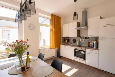 Küche/Küchenzeile in der Unterkunft 4-room apartment in the heart of Chemnitz