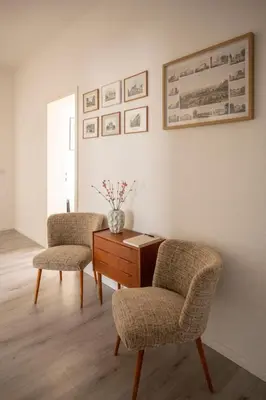 Ein Sitzbereich in der Unterkunft 4-room apartment in the heart of Chemnitz