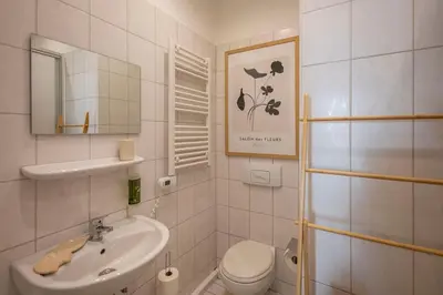 Ein Badezimmer in der Unterkunft 4-room apartment in the heart of Chemnitz