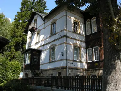 Das Gebäude in dem sich die Ferienwohnung befindet