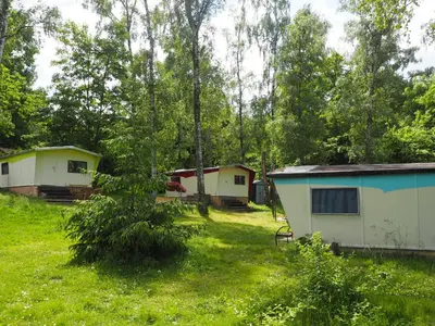 Ein Garten an der Unterkunft TRABI- Bungalows am Naturteich