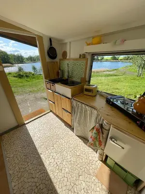 Küche/Küchenzeile in der Unterkunft TRABI- Bungalows am Naturteich